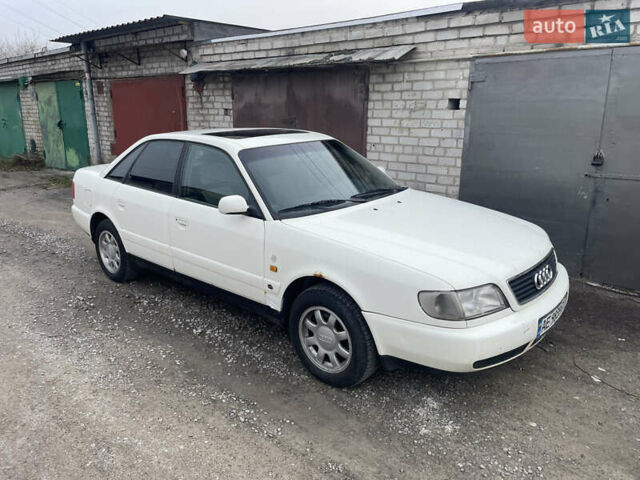 Белый Ауди А6, объемом двигателя 2 л и пробегом 300 тыс. км за 2300 $, фото 1 на Automoto.ua