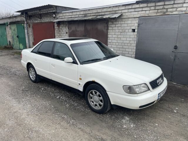 Белый Ауди А6, объемом двигателя 2 л и пробегом 300 тыс. км за 2600 $, фото 1 на Automoto.ua