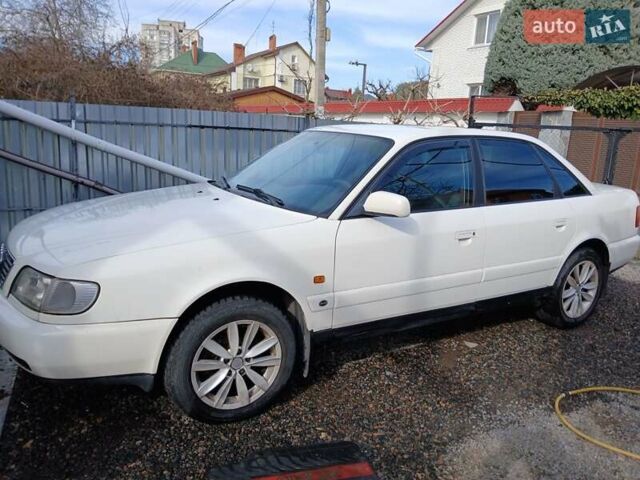 Белый Ауди А6, объемом двигателя 1.8 л и пробегом 394 тыс. км за 4900 $, фото 1 на Automoto.ua