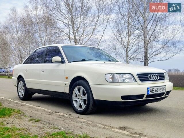 Белый Ауди А6, объемом двигателя 2.6 л и пробегом 285 тыс. км за 3500 $, фото 1 на Automoto.ua