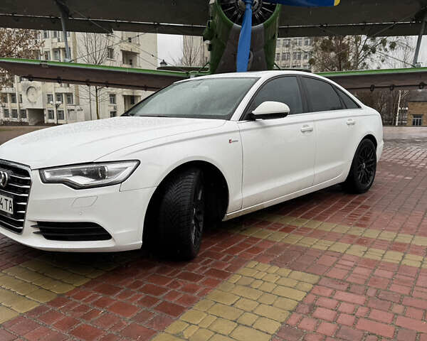 Белый Ауди А6, объемом двигателя 3 л и пробегом 305 тыс. км за 9600 $, фото 1 на Automoto.ua