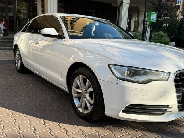 Білий Ауді А6, об'ємом двигуна 1.97 л та пробігом 284 тис. км за 16300 $, фото 1 на Automoto.ua