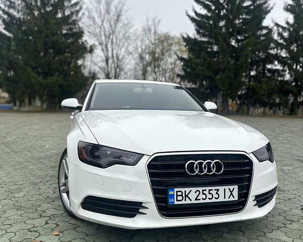 Білий Ауді А6, об'ємом двигуна 2 л та пробігом 121 тис. км за 14000 $, фото 1 на Automoto.ua