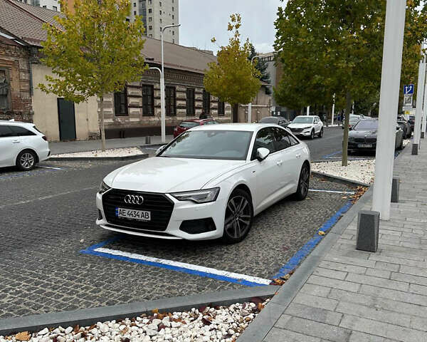 Белый Ауди А6, объемом двигателя 1.97 л и пробегом 28 тыс. км за 49000 $, фото 1 на Automoto.ua