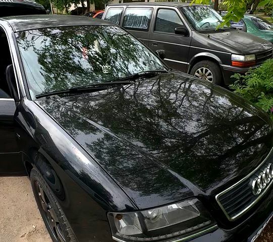 Черный Ауди А6, объемом двигателя 1.8 л и пробегом 380 тыс. км за 3750 $, фото 1 на Automoto.ua