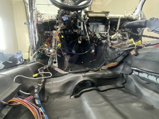 Черный Ауди А6, объемом двигателя 1.8 л и пробегом 497 тыс. км за 5000 $, фото 1 на Automoto.ua