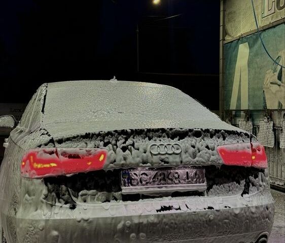 Черный Ауди А6, объемом двигателя 2 л и пробегом 200 тыс. км за 12983 $, фото 1 на Automoto.ua