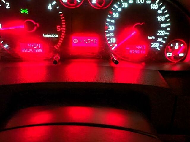 Фиолетовый Ауди А6, объемом двигателя 2.5 л и пробегом 370 тыс. км за 3600 $, фото 1 на Automoto.ua