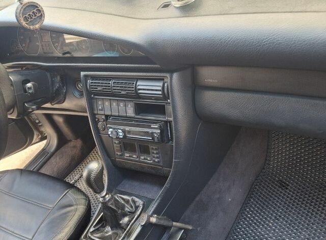 Сірий Ауді А6, об'ємом двигуна 2.6 л та пробігом 365 тис. км за 1600 $, фото 1 на Automoto.ua