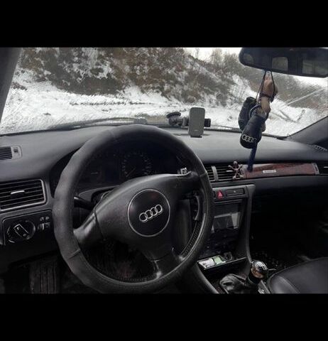 Серый Ауди А6, объемом двигателя 2.5 л и пробегом 380 тыс. км за 4000 $, фото 1 на Automoto.ua