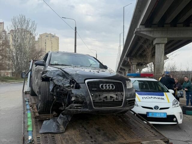 Сірий Ауді А6, об'ємом двигуна 1.6 л та пробігом 290 тис. км за 1700 $, фото 1 на Automoto.ua