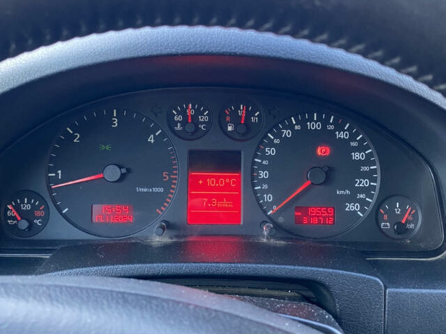 Сірий Ауді А6, об'ємом двигуна 2.5 л та пробігом 318 тис. км за 4800 $, фото 1 на Automoto.ua