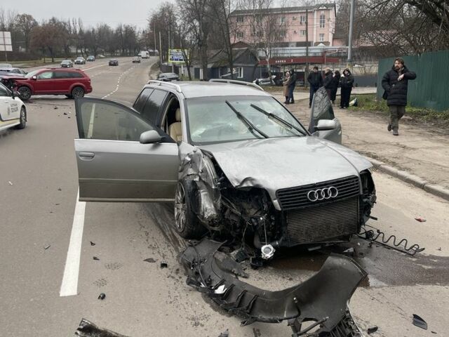 Серый Ауди А6, объемом двигателя 2.5 л и пробегом 320 тыс. км за 1000 $, фото 1 на Automoto.ua