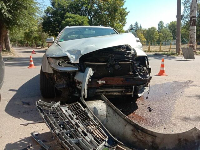 Серый Ауди А6, объемом двигателя 3 л и пробегом 400 тыс. км за 2700 $, фото 1 на Automoto.ua