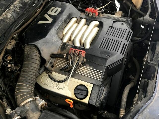 Синий Ауди А6, объемом двигателя 2.6 л и пробегом 400 тыс. км за 2400 $, фото 1 на Automoto.ua