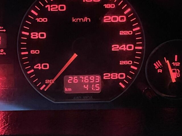 Зелений Ауді А6, об'ємом двигуна 2.6 л та пробігом 268 тис. км за 2500 $, фото 1 на Automoto.ua