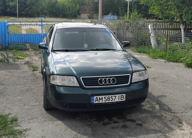 Зелений Ауді А6, об'ємом двигуна 2.4 л та пробігом 409 тис. км за 2604 $, фото 1 на Automoto.ua