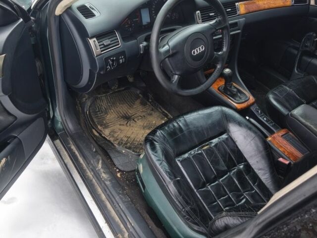 Зеленый Ауди А6, объемом двигателя 2.5 л и пробегом 300 тыс. км за 3000 $, фото 1 на Automoto.ua