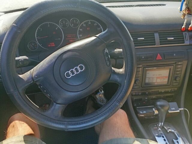 Зелений Ауді А6, об'ємом двигуна 0 л та пробігом 300 тис. км за 2000 $, фото 1 на Automoto.ua