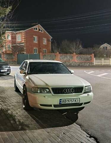 Белый Ауди А8, объемом двигателя 4.2 л и пробегом 350 тыс. км за 3500 $, фото 1 на Automoto.ua
