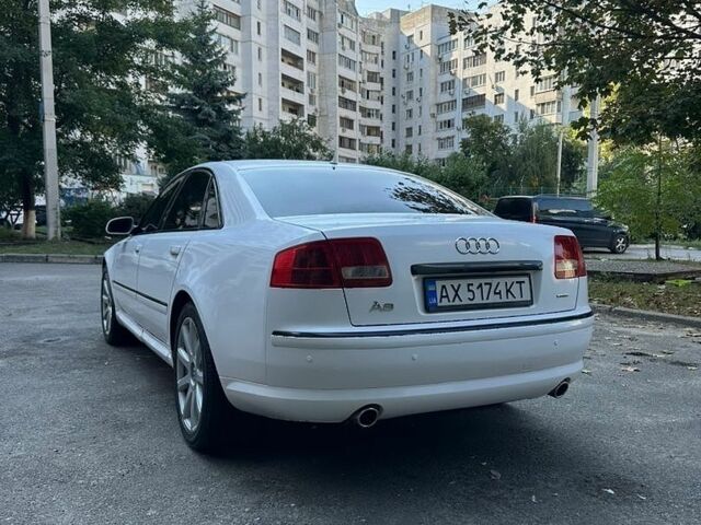 Белый Ауди А8, объемом двигателя 3.7 л и пробегом 330 тыс. км за 5950 $, фото 1 на Automoto.ua