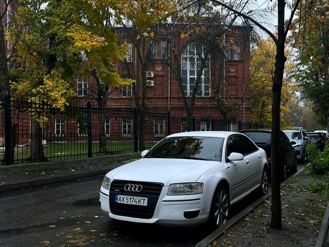 Белый Ауди А8, объемом двигателя 3.7 л и пробегом 320 тыс. км за 8000 $, фото 1 на Automoto.ua