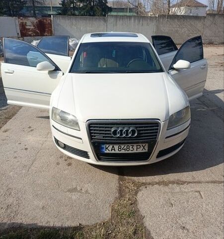 Белый Ауди А8, объемом двигателя 4.2 л и пробегом 300 тыс. км за 7600 $, фото 1 на Automoto.ua