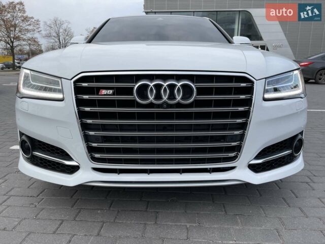 Белый Ауди А8, объемом двигателя 4 л и пробегом 70 тыс. км за 33000 $, фото 1 на Automoto.ua