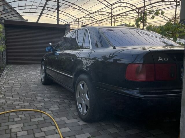 Чорний Ауді A8, об'ємом двигуна 2.5 л та пробігом 250 тис. км за 3900 $, фото 1 на Automoto.ua