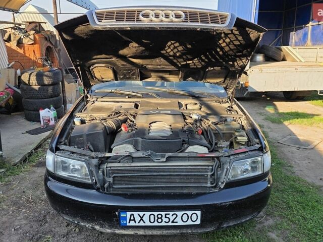 Черный Ауди А8, объемом двигателя 4.2 л и пробегом 300 тыс. км за 2000 $, фото 1 на Automoto.ua