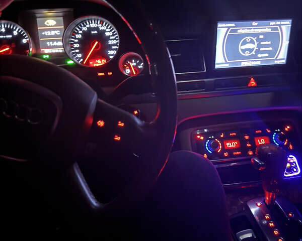 Черный Ауди А8, объемом двигателя 6 л и пробегом 230 тыс. км за 6500 $, фото 1 на Automoto.ua