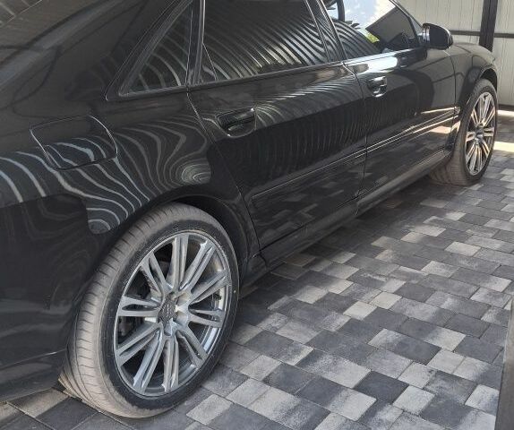 Черный Ауди А8, объемом двигателя 3.1 л и пробегом 278 тыс. км за 9500 $, фото 1 на Automoto.ua