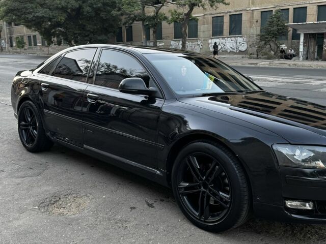 Черный Ауди А8, объемом двигателя 3 л и пробегом 320 тыс. км за 9000 $, фото 1 на Automoto.ua