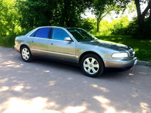 Серый Ауди А8, объемом двигателя 4 л и пробегом 280 тыс. км за 1400 $, фото 1 на Automoto.ua