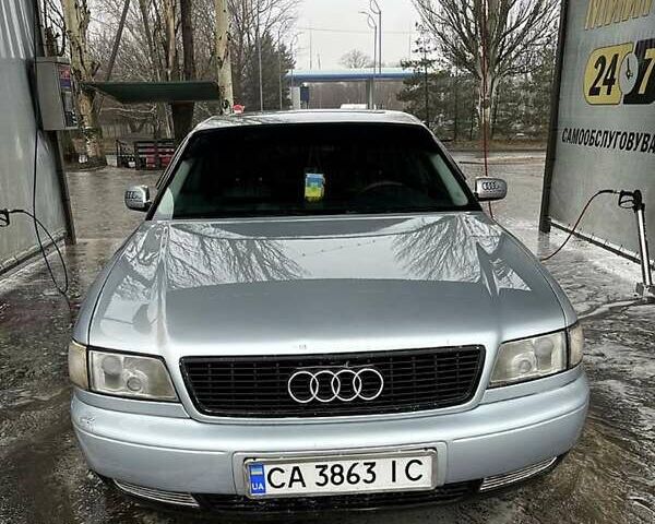 Серый Ауди А8, объемом двигателя 3.7 л и пробегом 350 тыс. км за 4000 $, фото 1 на Automoto.ua