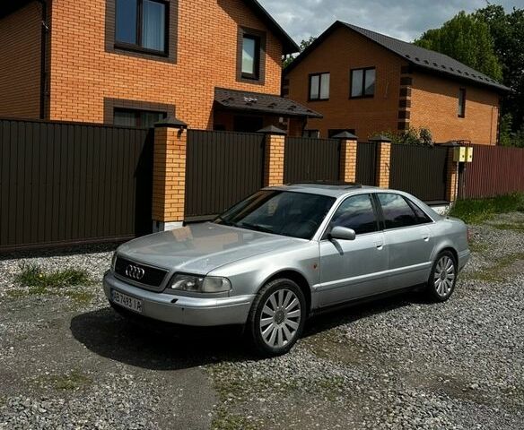 Серый Ауди А8, объемом двигателя 3.7 л и пробегом 350 тыс. км за 2000 $, фото 1 на Automoto.ua