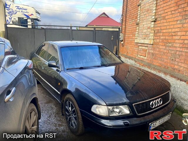 Серый Ауди А8, объемом двигателя 3.7 л и пробегом 308 тыс. км за 5000 $, фото 1 на Automoto.ua