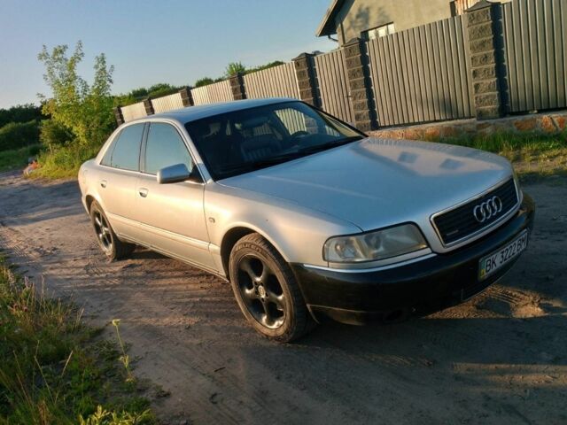 Сірий Ауді A8, об'ємом двигуна 2.5 л та пробігом 250 тис. км за 3000 $, фото 1 на Automoto.ua