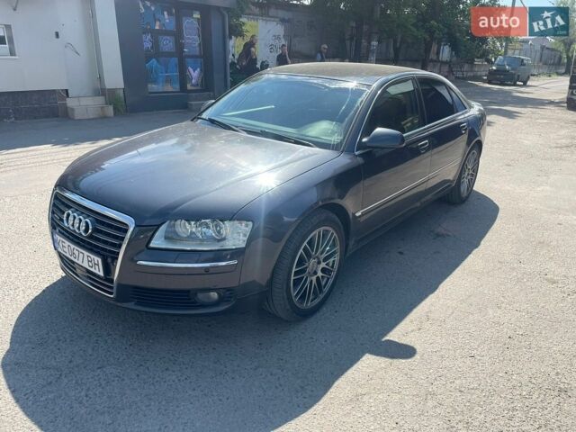 Серый Ауди А8, объемом двигателя 4 л и пробегом 321 тыс. км за 8200 $, фото 1 на Automoto.ua