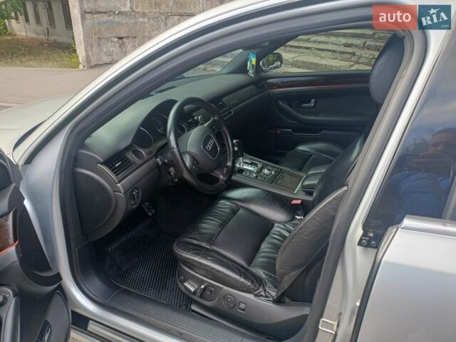 Серый Ауди А8, объемом двигателя 3 л и пробегом 290 тыс. км за 7500 $, фото 1 на Automoto.ua