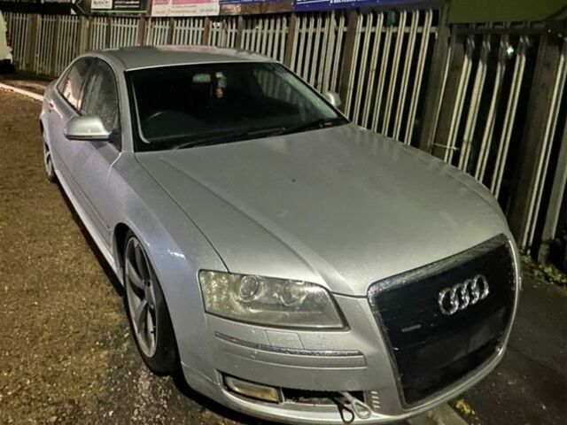 Серый Ауди А8, объемом двигателя 3 л и пробегом 170 тыс. км за 4633 $, фото 1 на Automoto.ua