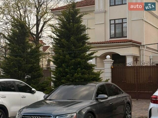 Серый Ауди А8, объемом двигателя 3 л и пробегом 100 тыс. км за 25000 $, фото 1 на Automoto.ua