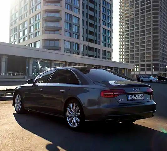 Серый Ауди А8, объемом двигателя 3 л и пробегом 107 тыс. км за 28500 $, фото 1 на Automoto.ua