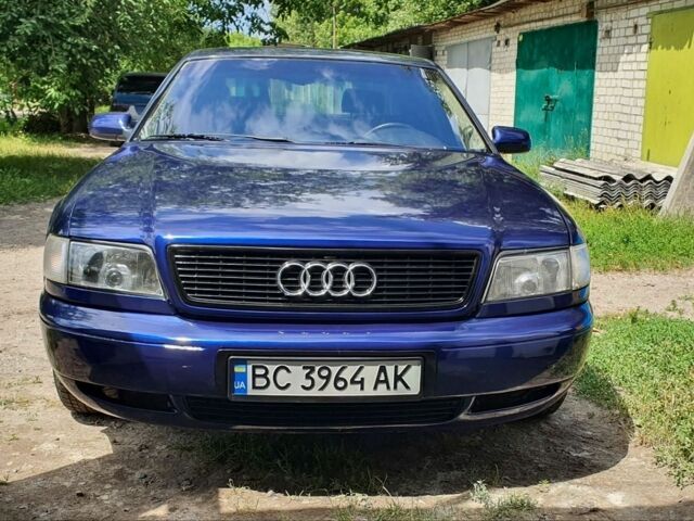 Синий Ауди А8, объемом двигателя 3.7 л и пробегом 370 тыс. км за 2500 $, фото 1 на Automoto.ua