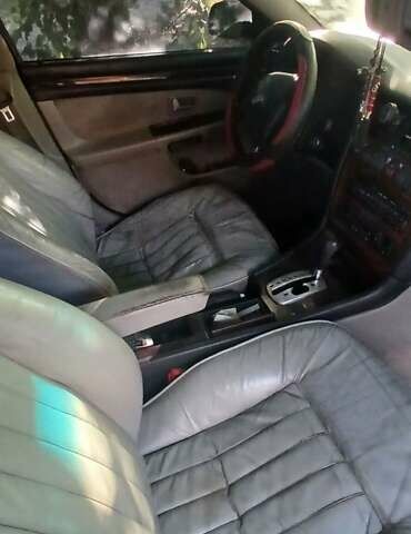 Синий Ауди А8, объемом двигателя 4.17 л и пробегом 300 тыс. км за 2800 $, фото 1 на Automoto.ua