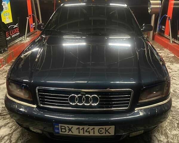 Синий Ауди А8, объемом двигателя 4.2 л и пробегом 300 тыс. км за 5500 $, фото 1 на Automoto.ua