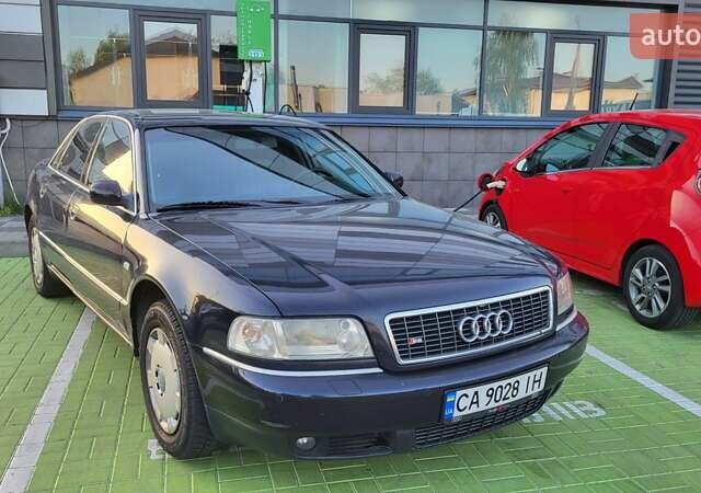 Синий Ауди А8, объемом двигателя 4.2 л и пробегом 330 тыс. км за 4200 $, фото 1 на Automoto.ua
