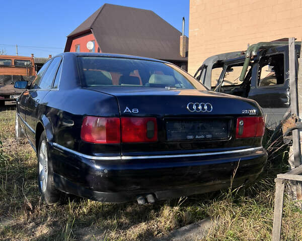 Синий Ауди А8, объемом двигателя 2.5 л и пробегом 250 тыс. км за 1800 $, фото 1 на Automoto.ua