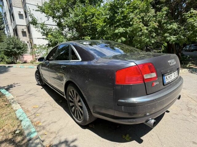 Синий Ауди А8, объемом двигателя 4 л и пробегом 300 тыс. км за 2800 $, фото 1 на Automoto.ua
