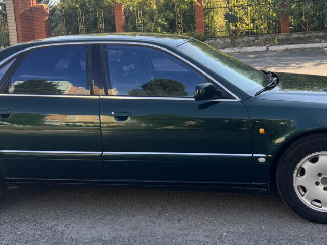 Зеленый Ауди А8, объемом двигателя 3.7 л и пробегом 280 тыс. км за 5300 $, фото 1 на Automoto.ua